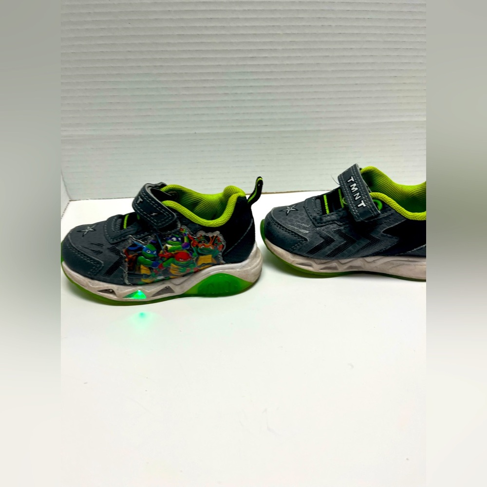TMNT Boys’ Light-Up‎ Sneakers – Size 6 – Teenage Mutant Ninja Turtles
